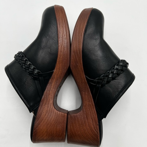 New women’s B.O.C Journi comfort clogs with 2.5 inch heel. Color black size 10M. - Picture 6 of 10
